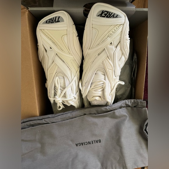 Balenciaga Size 10 (40) brand new shoes in the box with dust bag - Picture 1 of 11